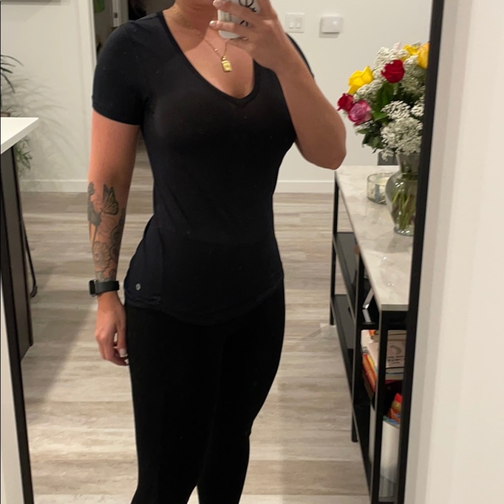 Lululemon basic black tshirt with gold threading